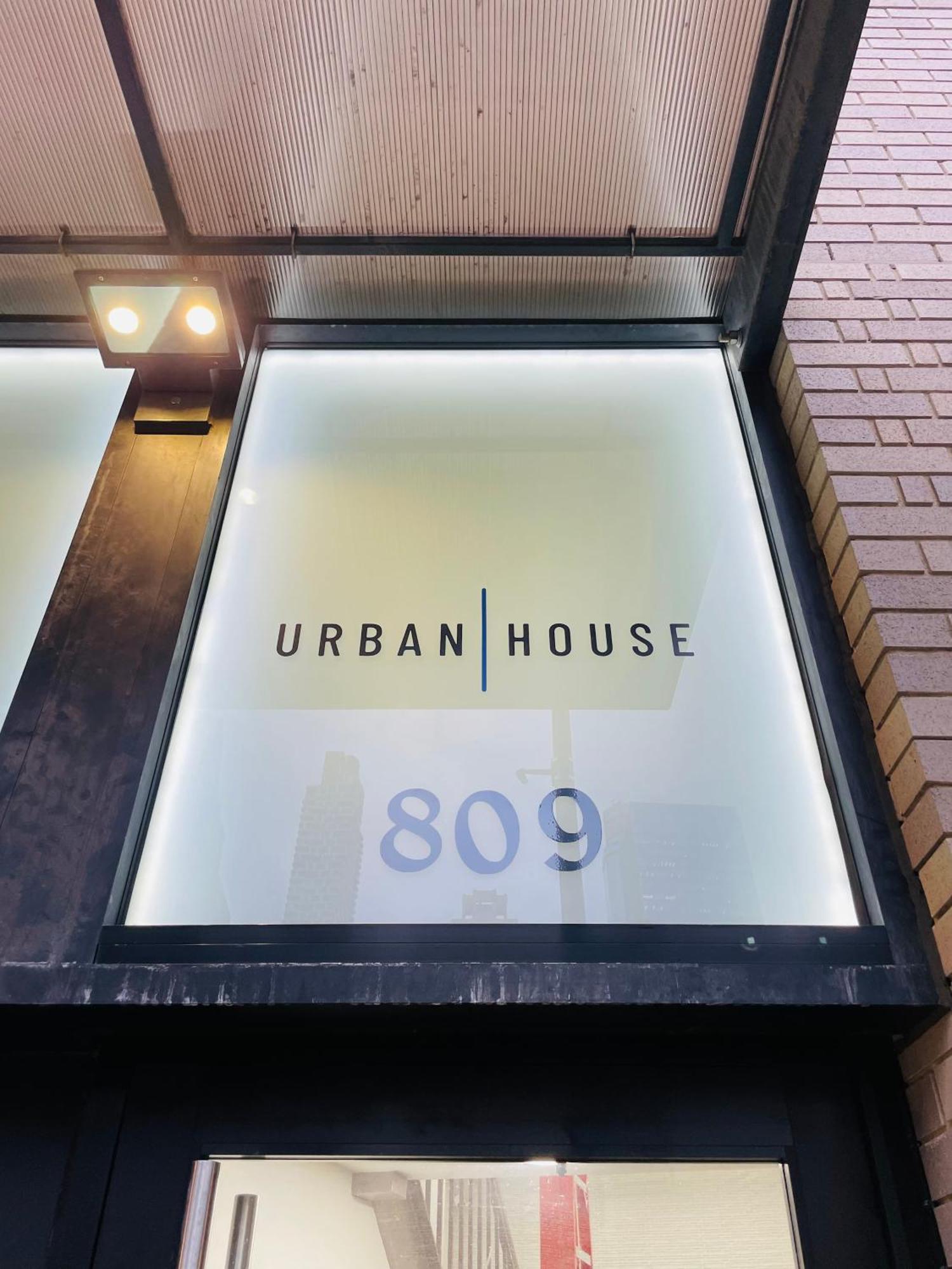 809-4a Columbus Circle New Bldg 1br W D