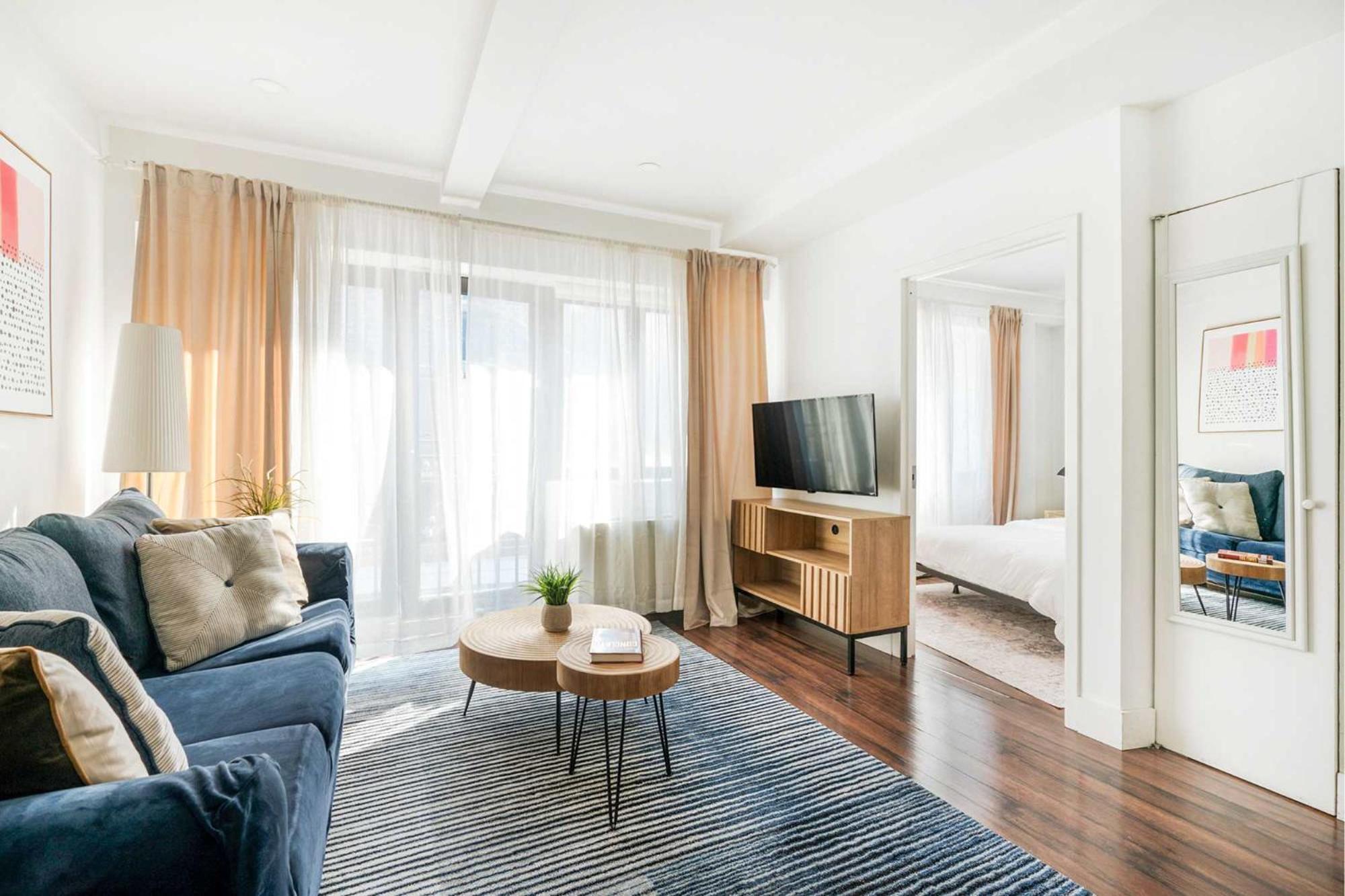 Apartment 809-4a Columbus Circle New Bldg 1br W D *