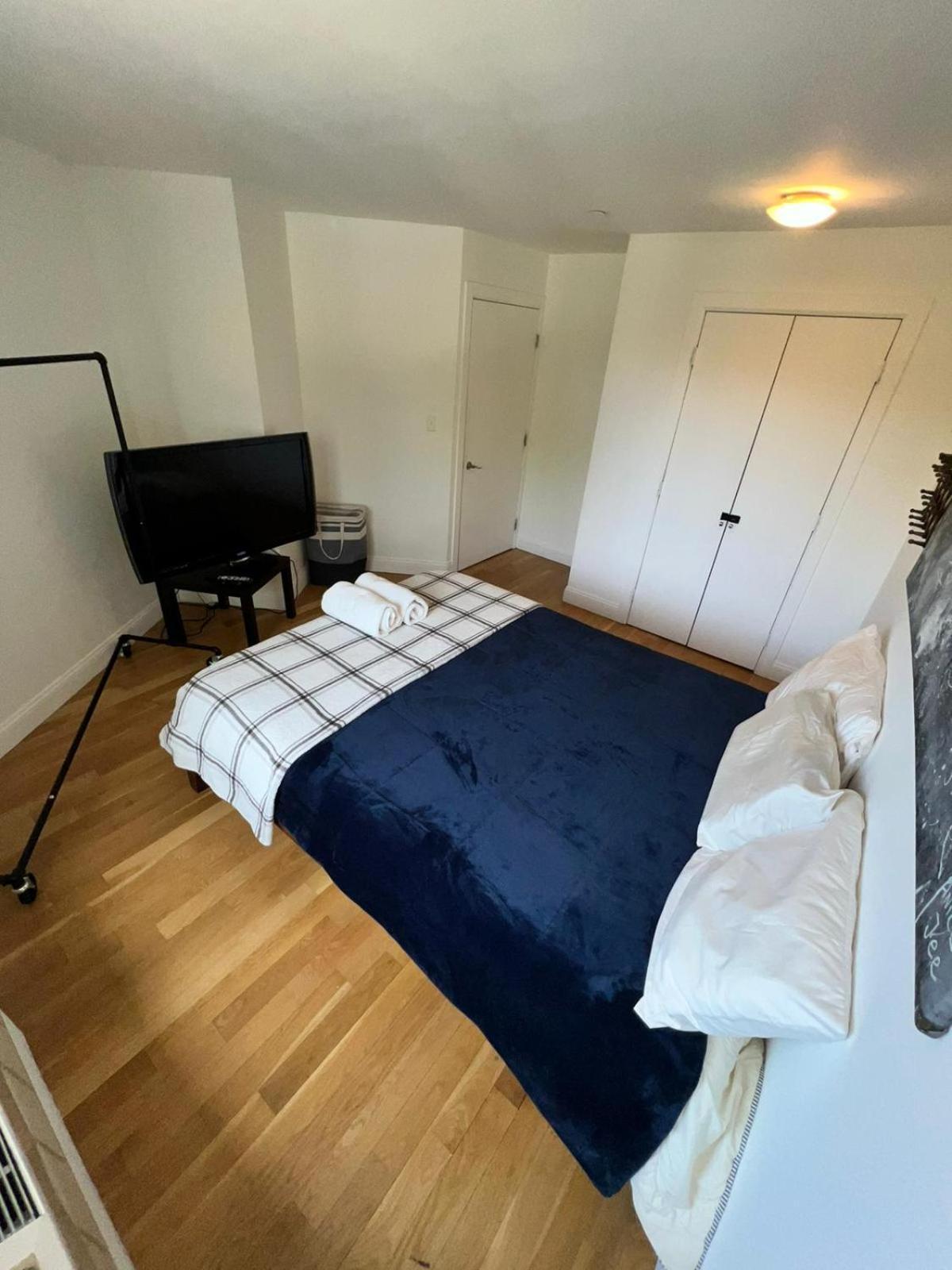 4 Peeps Inwilliamsburg Apartment New York