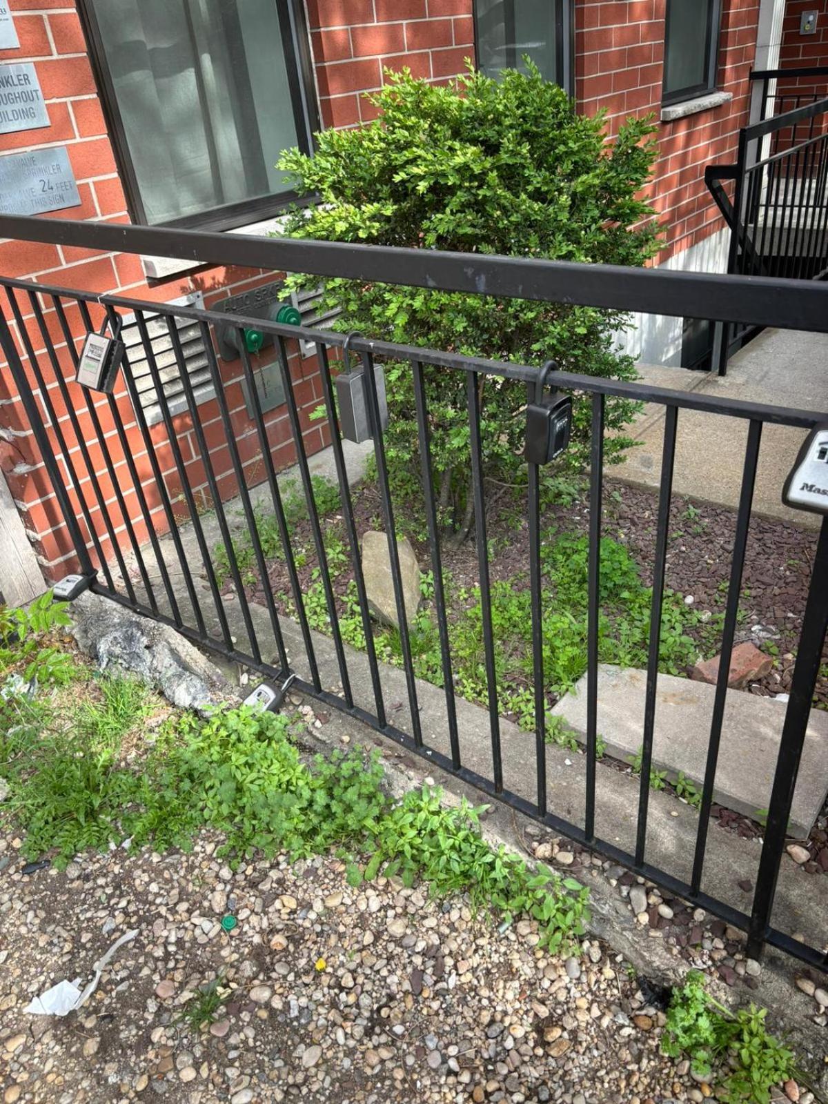 4 Peeps Inwilliamsburg Apartment *