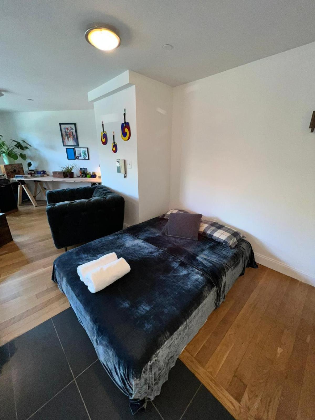 4 Peeps Inwilliamsburg New York