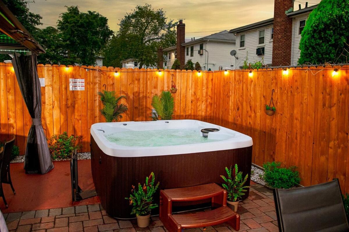 Guest house Guest With Hot Tub *