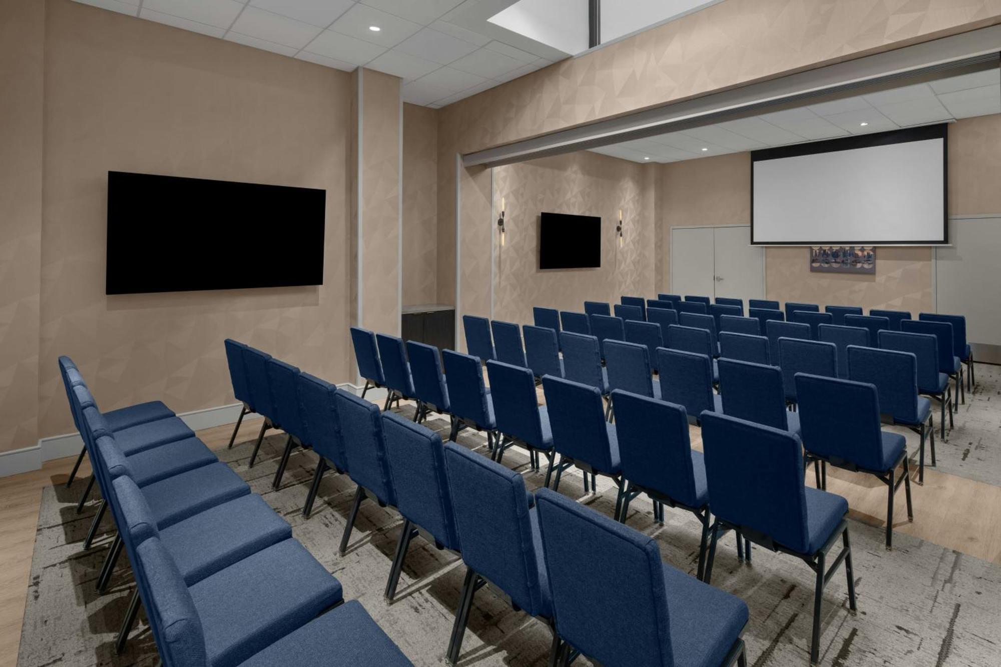 Courtyard By Marriott World Trade Center Area 3*