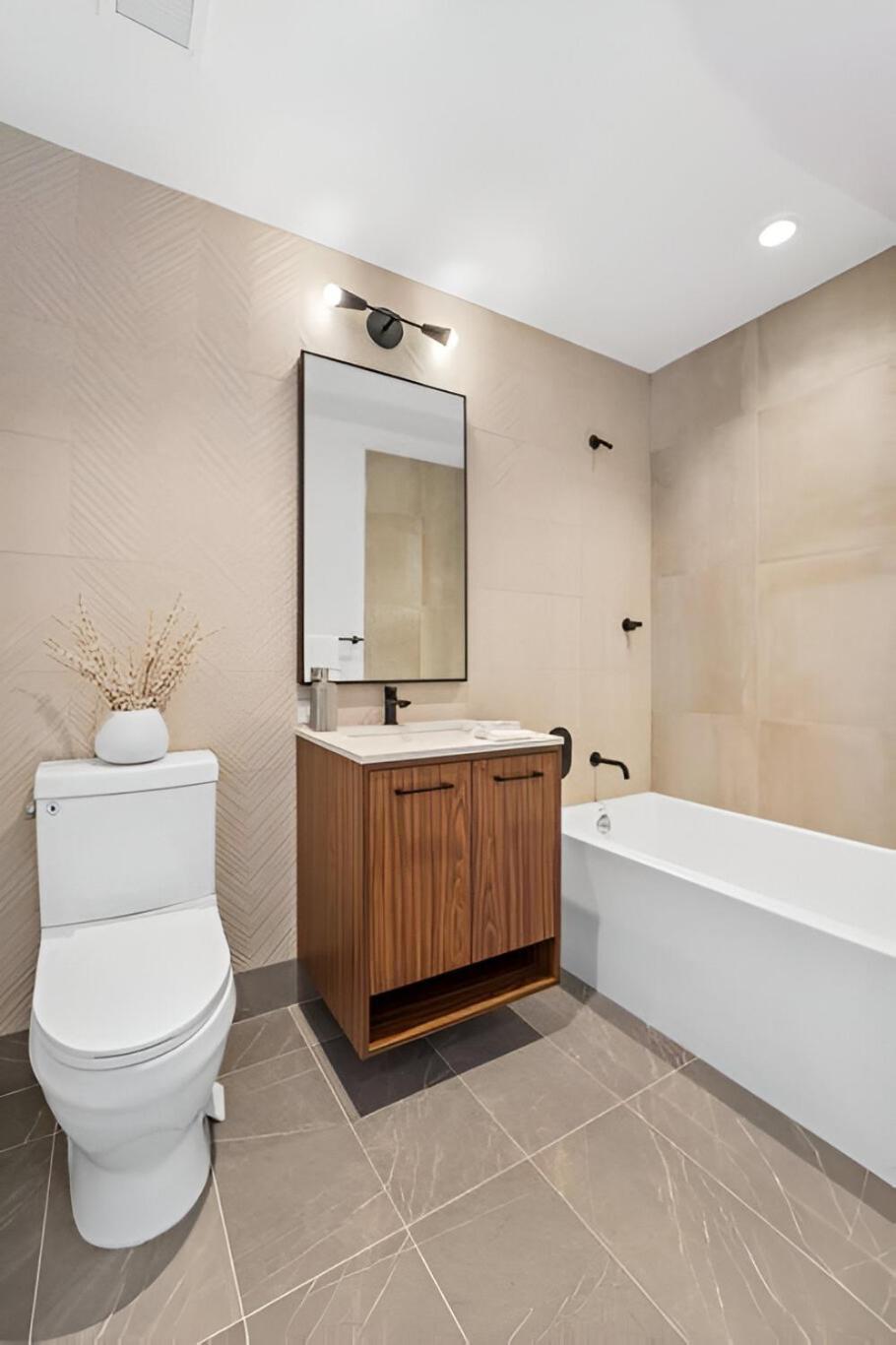 Posh With Luxe Amenities In Prime Location!