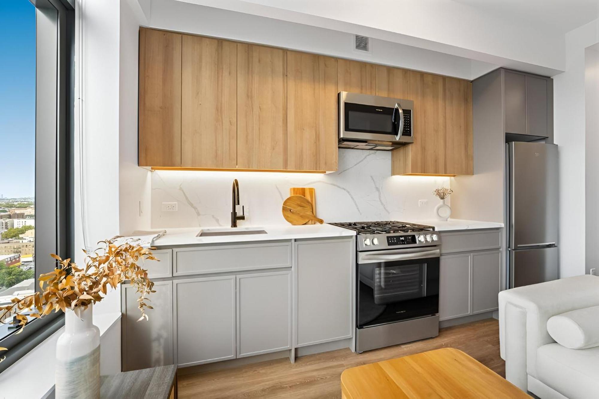 Appartement Posh With Luxe Amenities In Prime Location! *