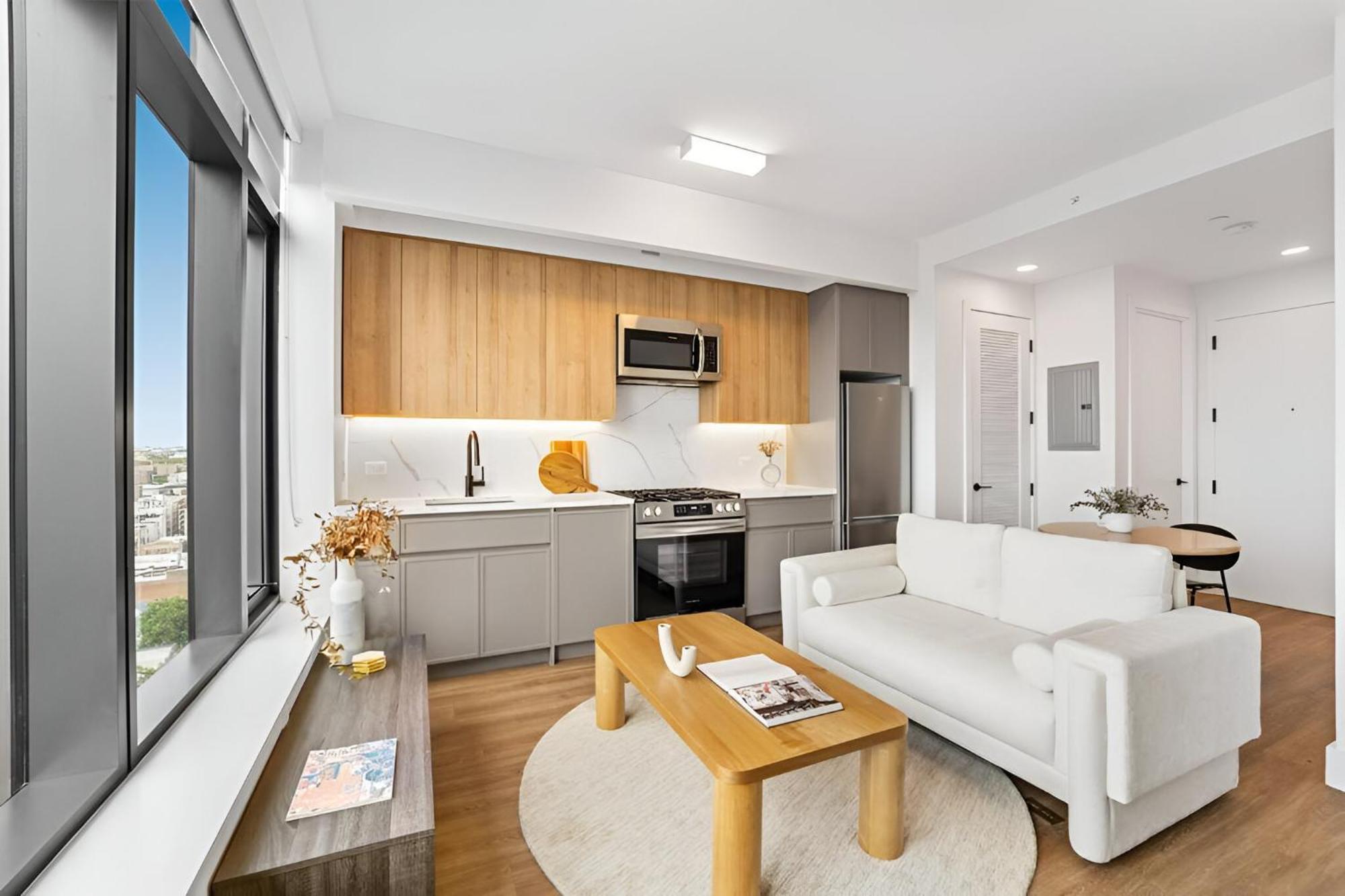 Appartement Posh With Luxe Amenities In Prime Location! *