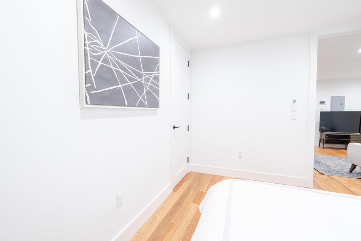 323-1 Spacious 2br Williamsburg Apartment *