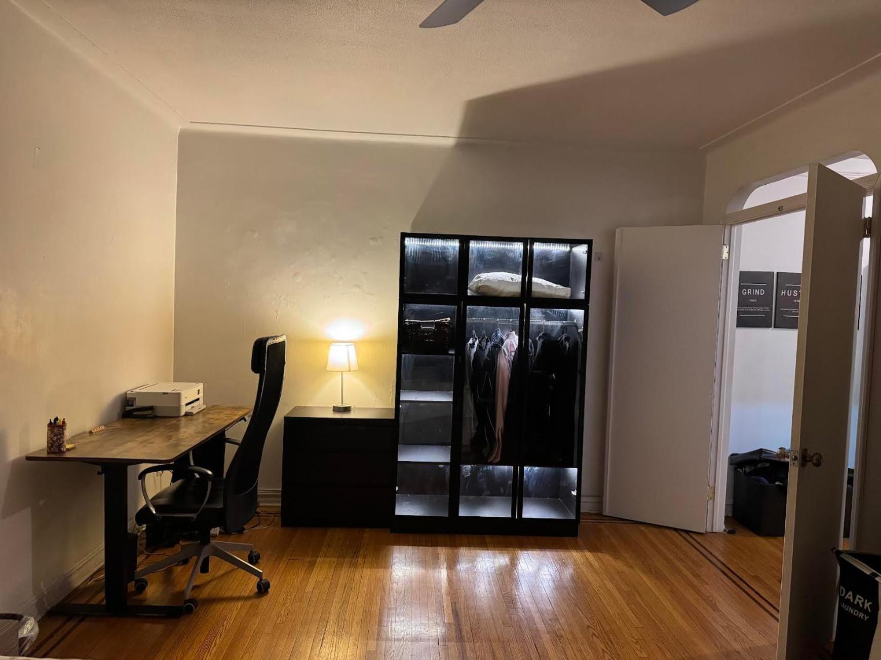 2 Large Bedrooms In Rego Park Apartment