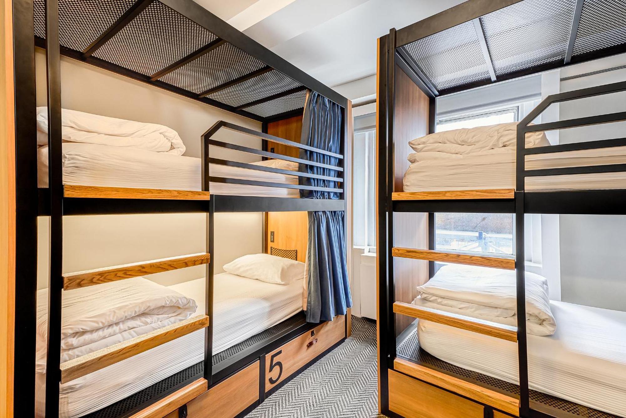 Paramount Times Square - A Generator 4*