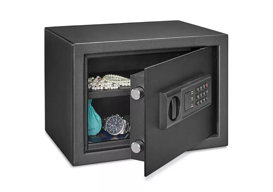 Men House Jfk Airport New York