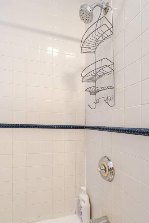 2 Large Bedrooms In Rego Park Apartment