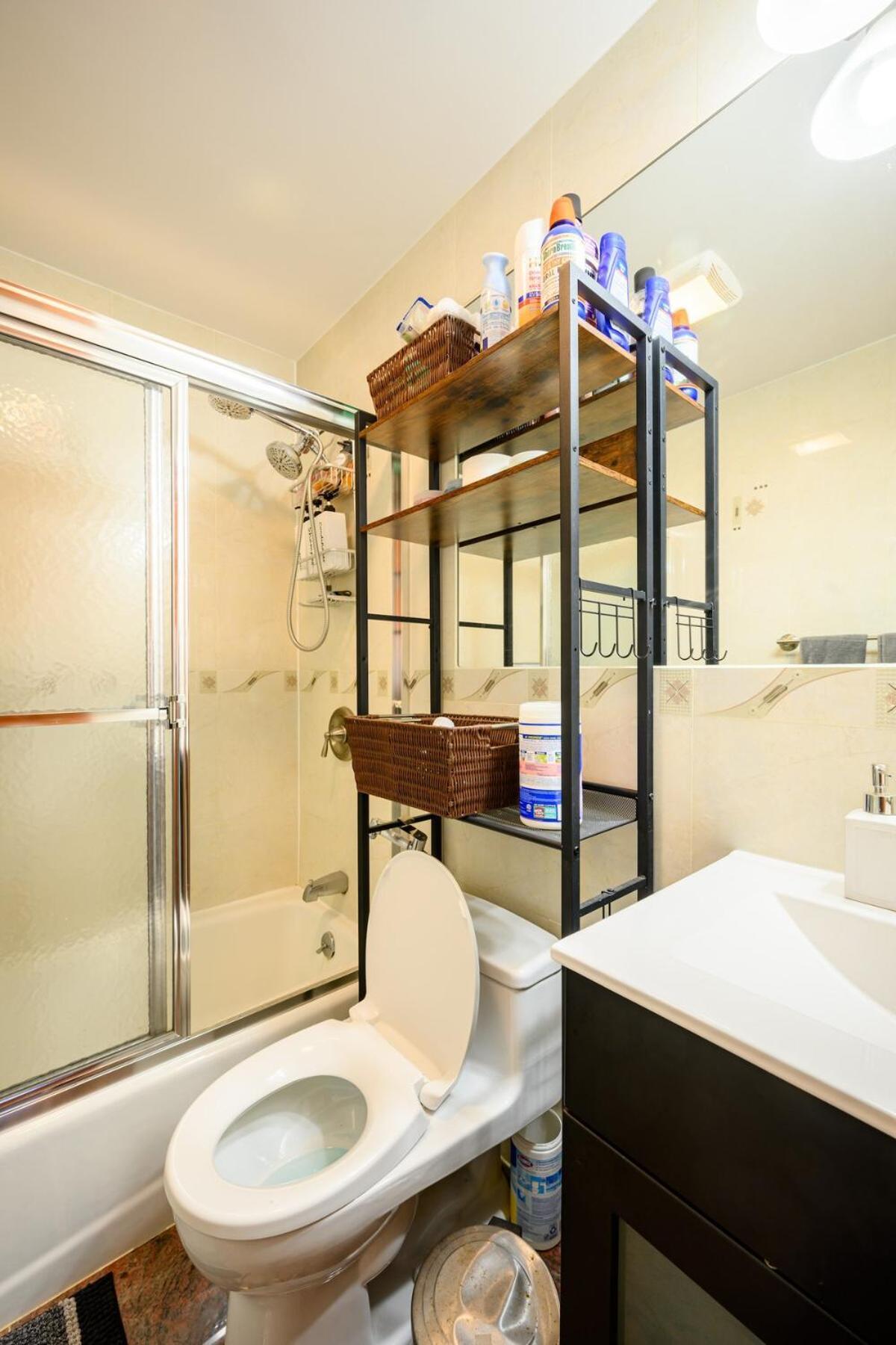 Homestay Large Private & Private Bathroom, Laguardia Airport 10min