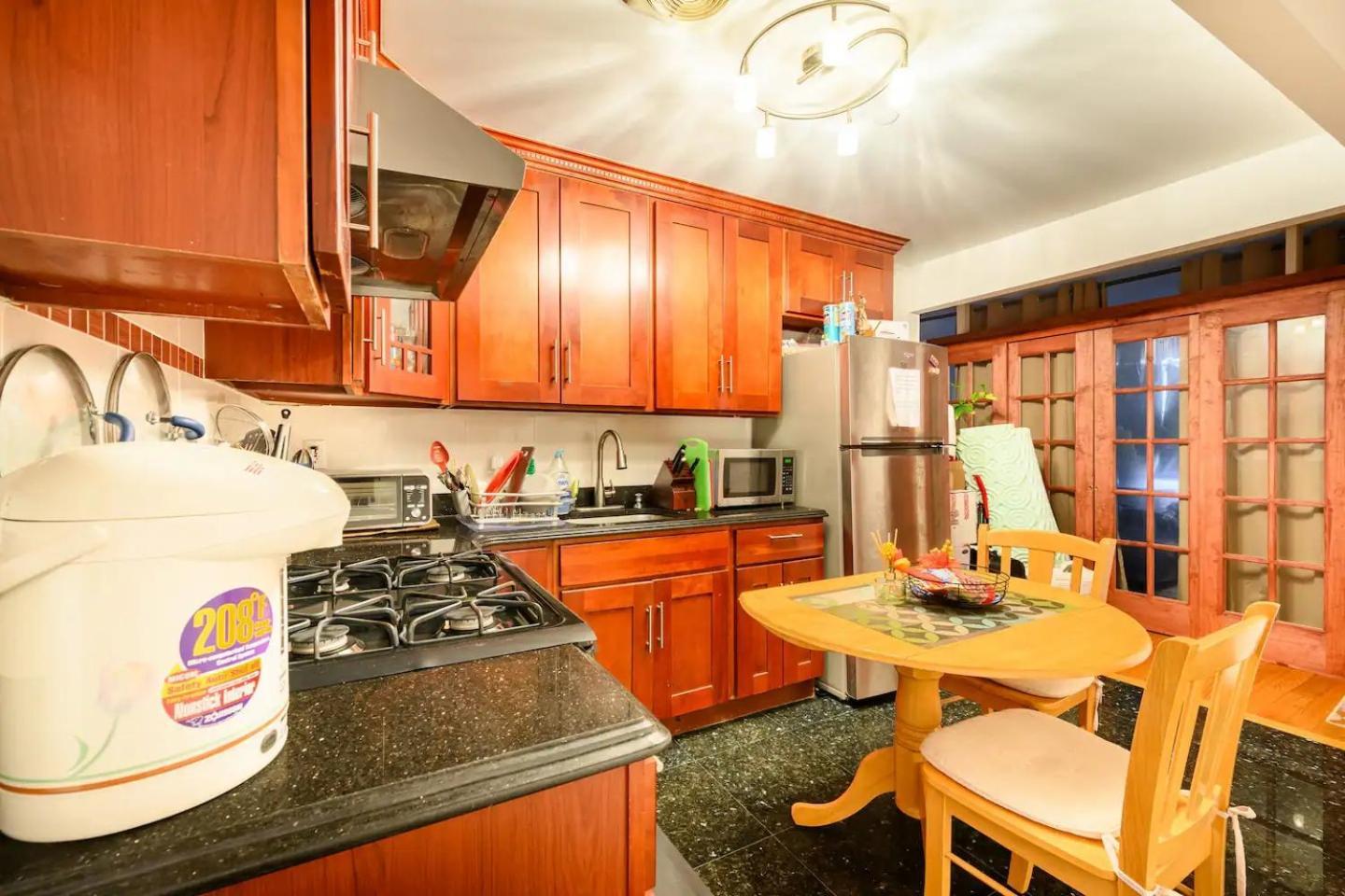 Large Private & Private Bathroom, Laguardia Airport 10min Homestay *