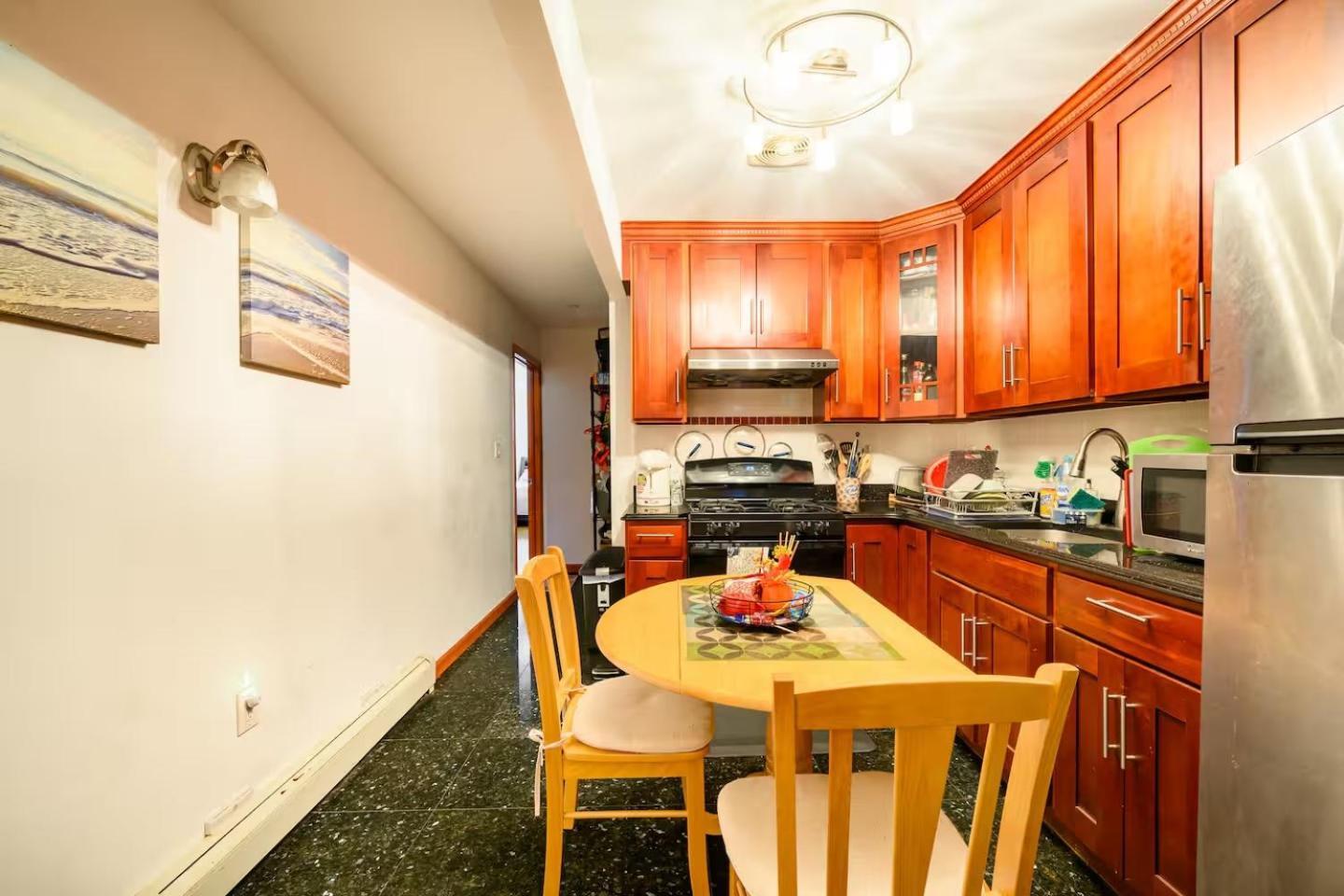 Large Private & Private Bathroom, Laguardia Airport 10min *