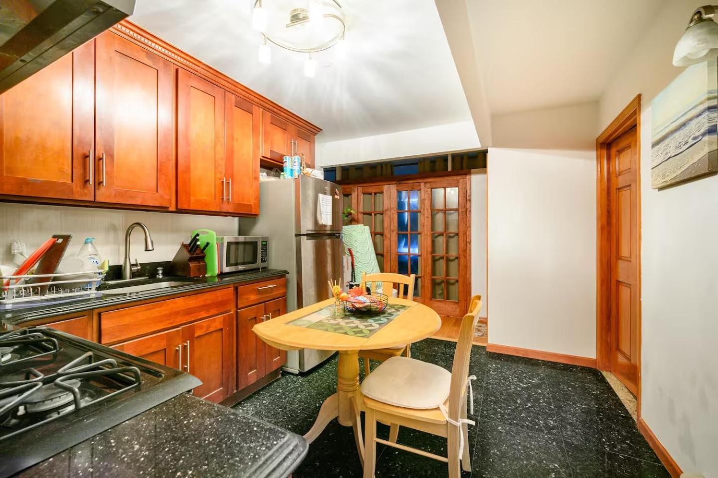 Homestay Large Private & Private Bathroom, Laguardia Airport 10min New York