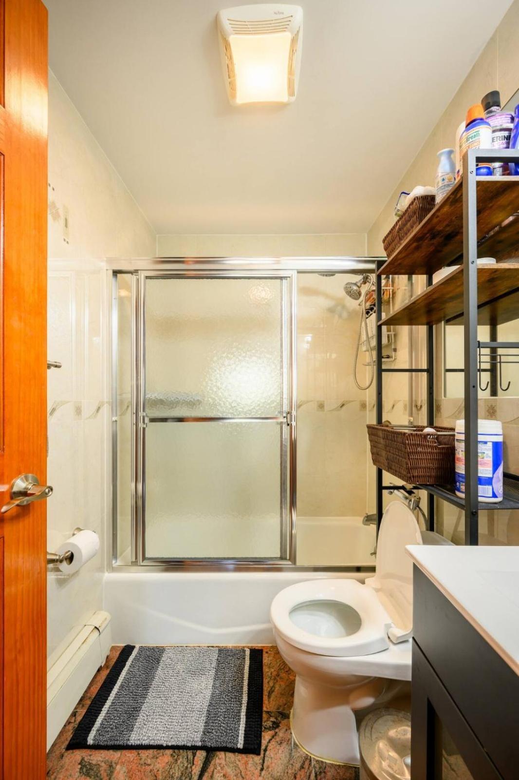 Large Private & Private Bathroom, Laguardia Airport 10min