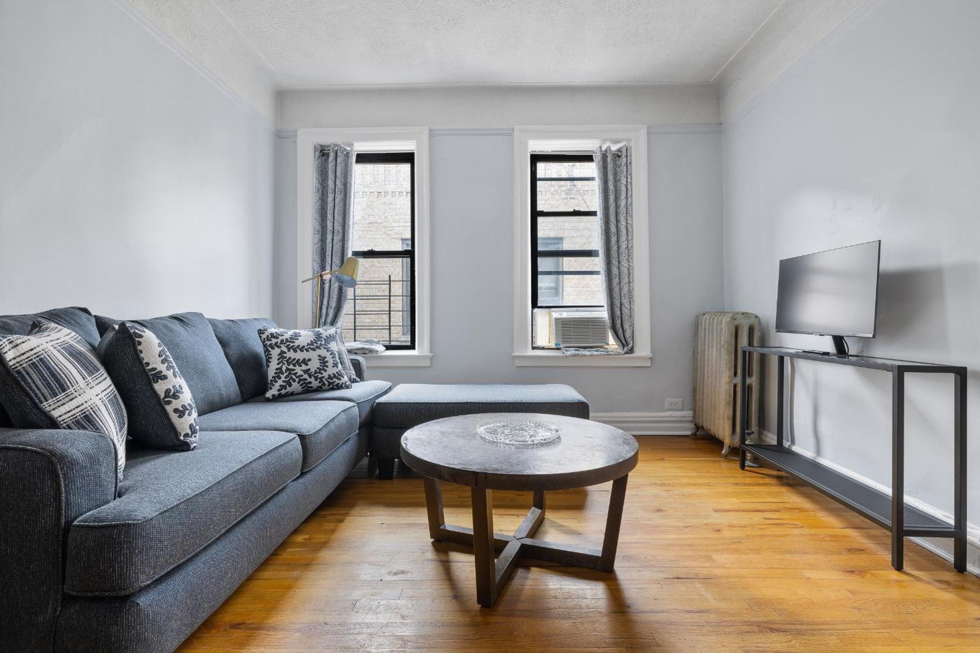 Live In Upper Manhattan On Budget Apartment *