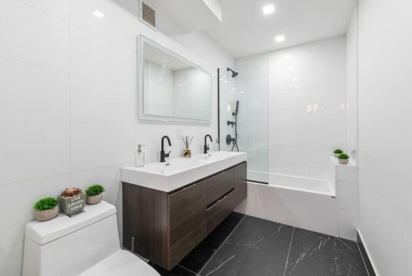 3br Penthouse With Massive Private Rooftop *