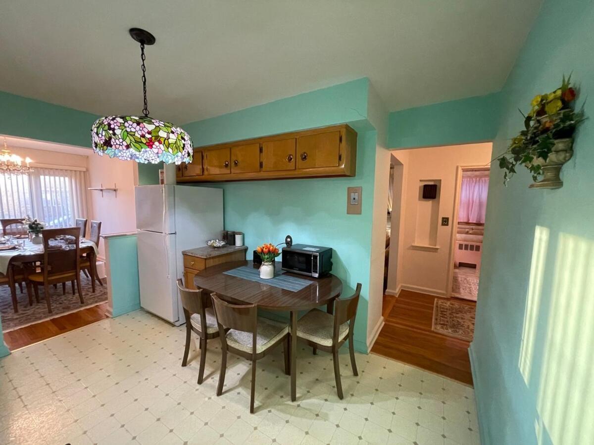 Luxury Three Bedroom In A Private House Apartment *