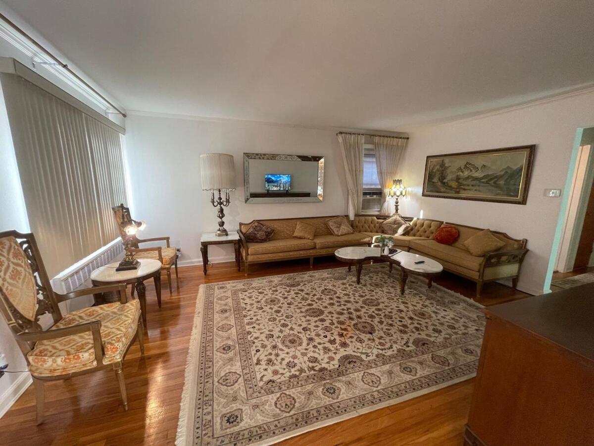 Luxury Three Bedroom In A Private House Apartment *