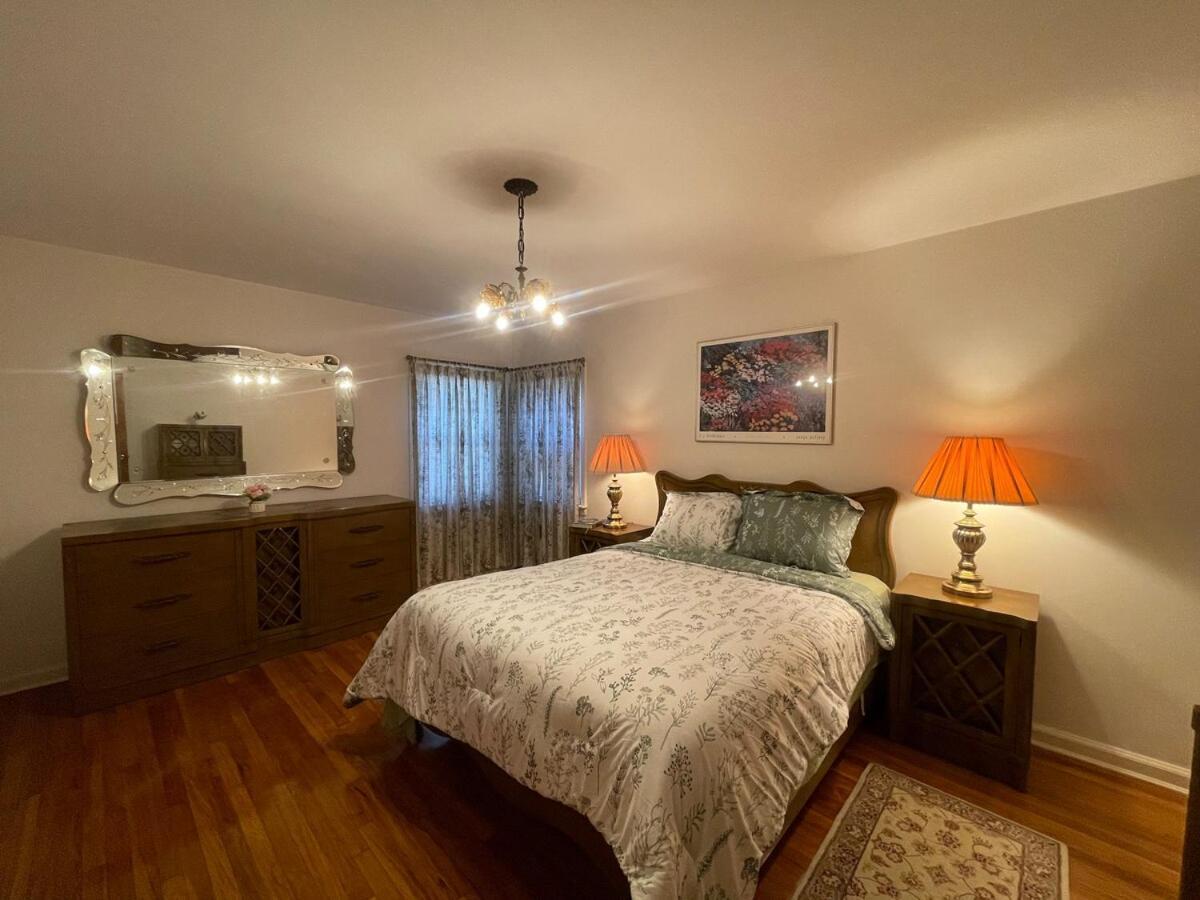 Luxury Three Bedroom In A Private House * New York