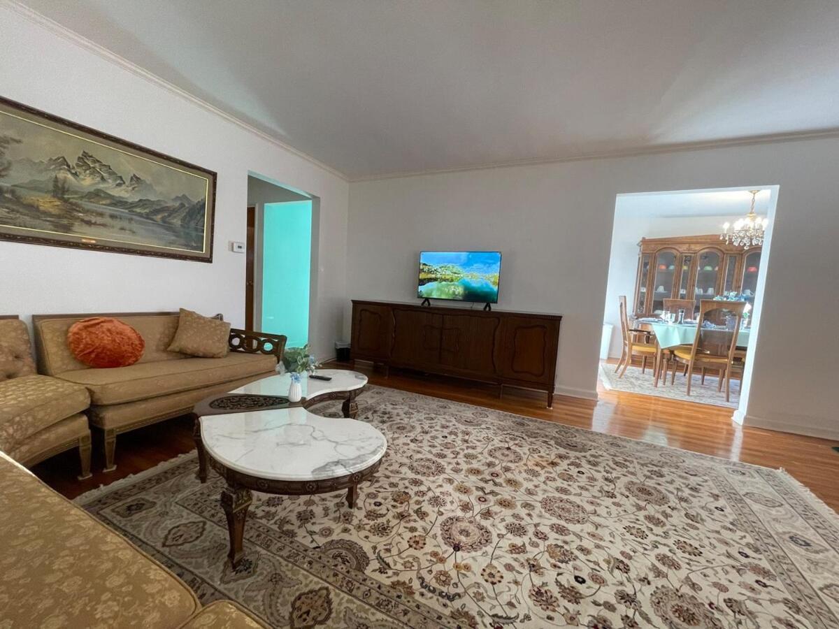 Apartment Luxury Three Bedroom In A Private House