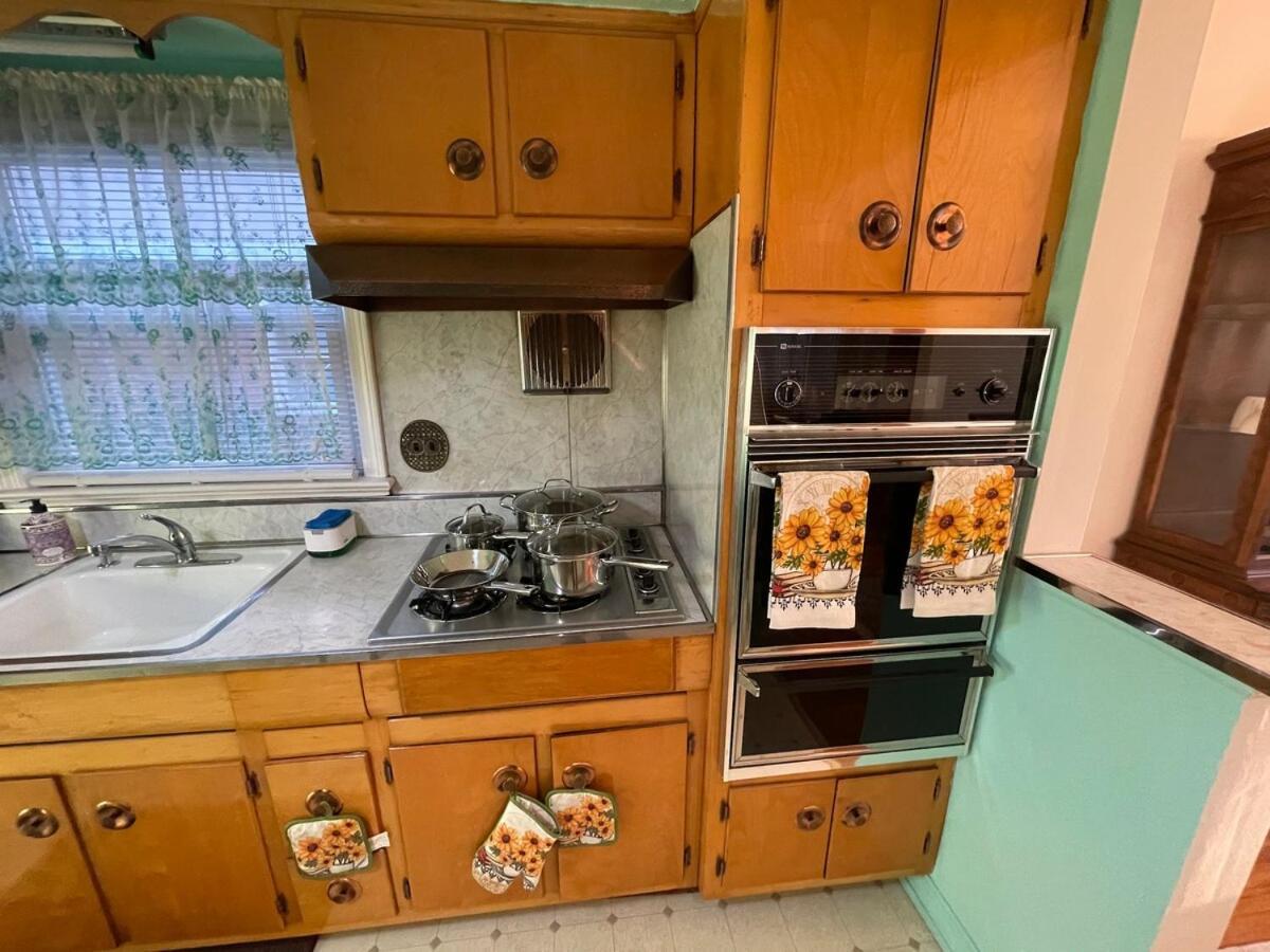 Luxury Three Bedroom In A Private House Apartment *