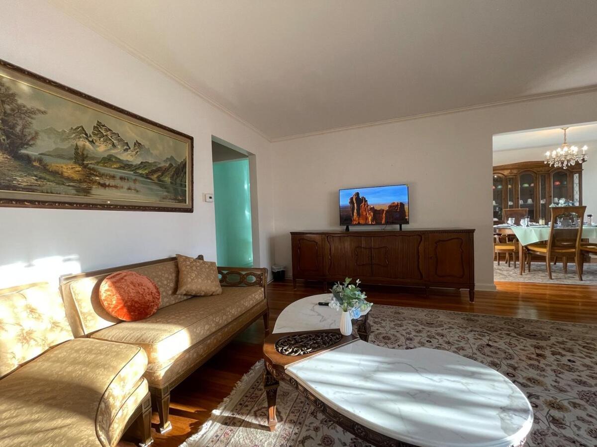 Apartment Luxury Three Bedroom In A Private House *