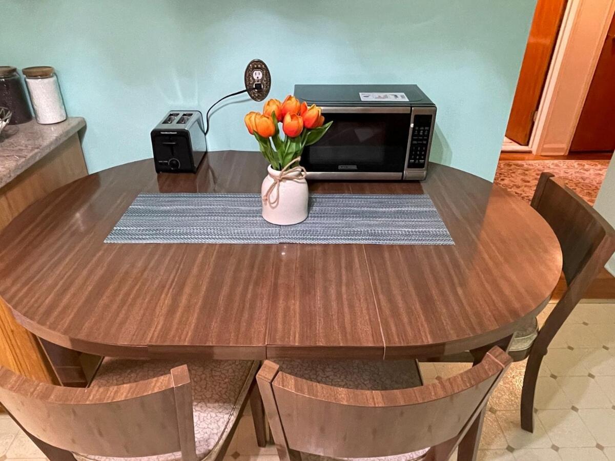 Luxury Three Bedroom In A Private House Apartment *