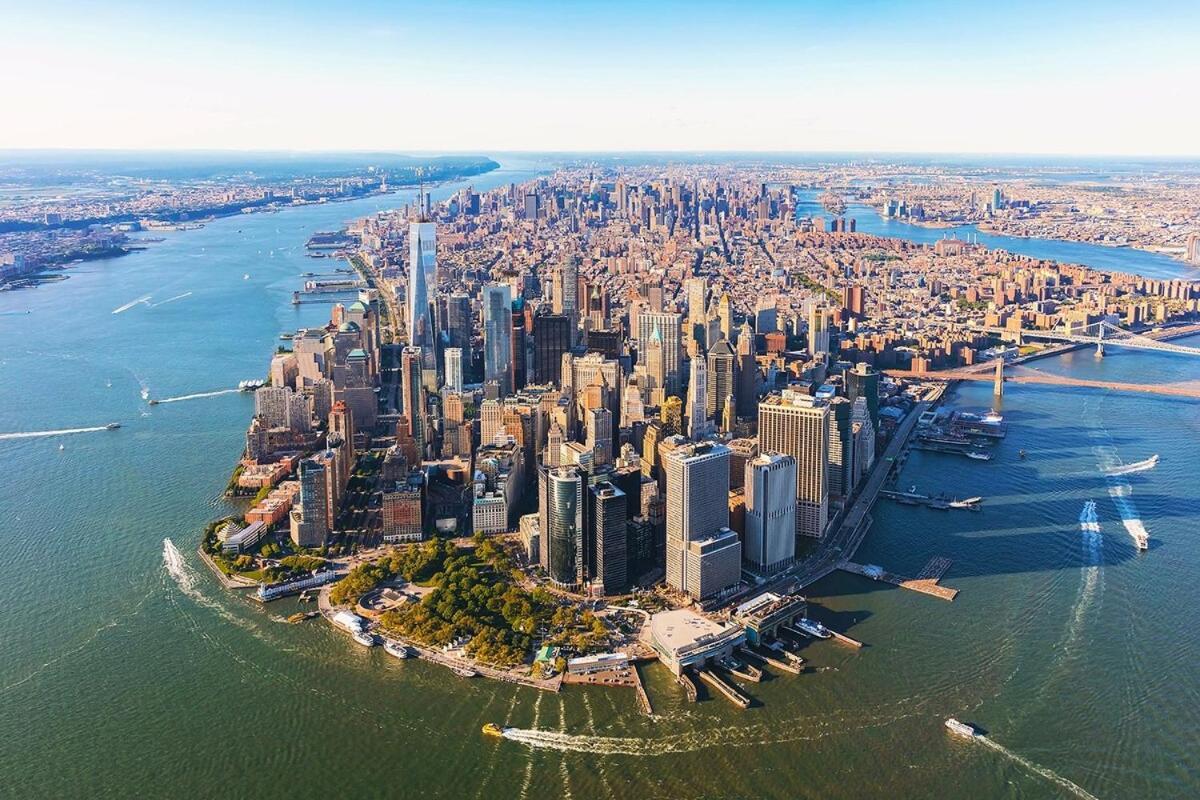 Luxury Three Bedroom In A Private House New York