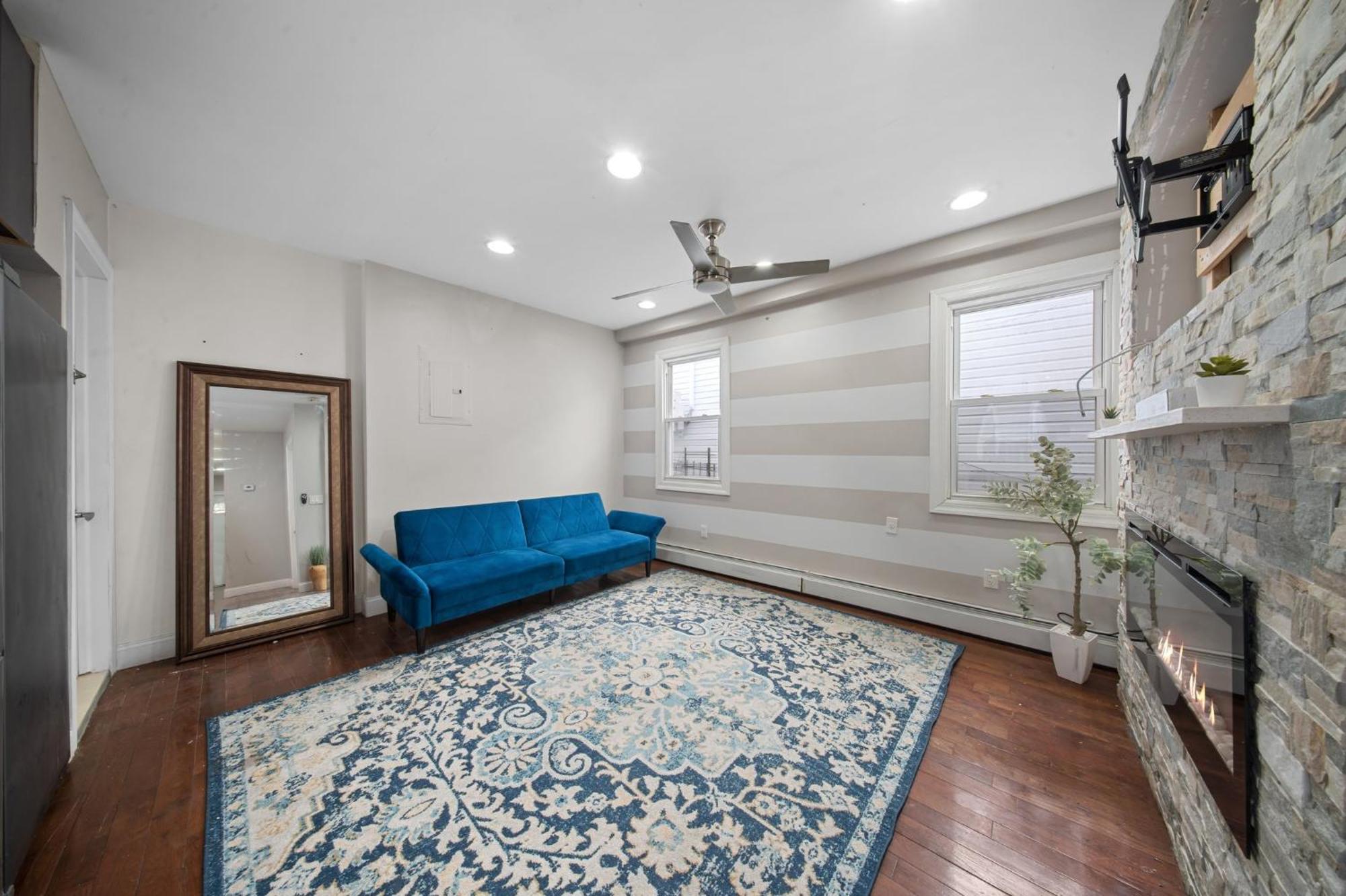 One Bedroom Near Jfk Airport! Apartment *