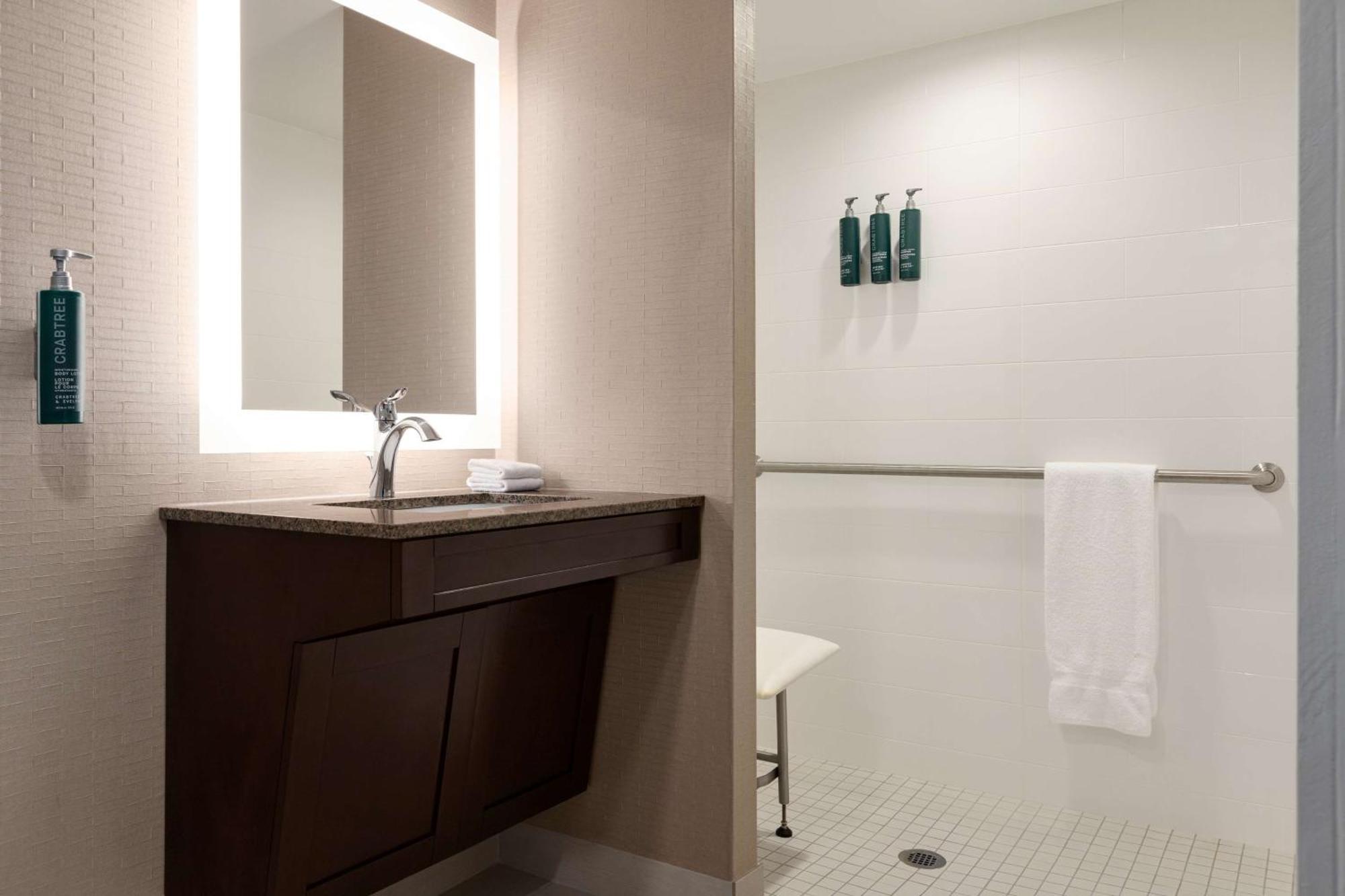 Doubletree By Hilton New York-laguardia Hotel