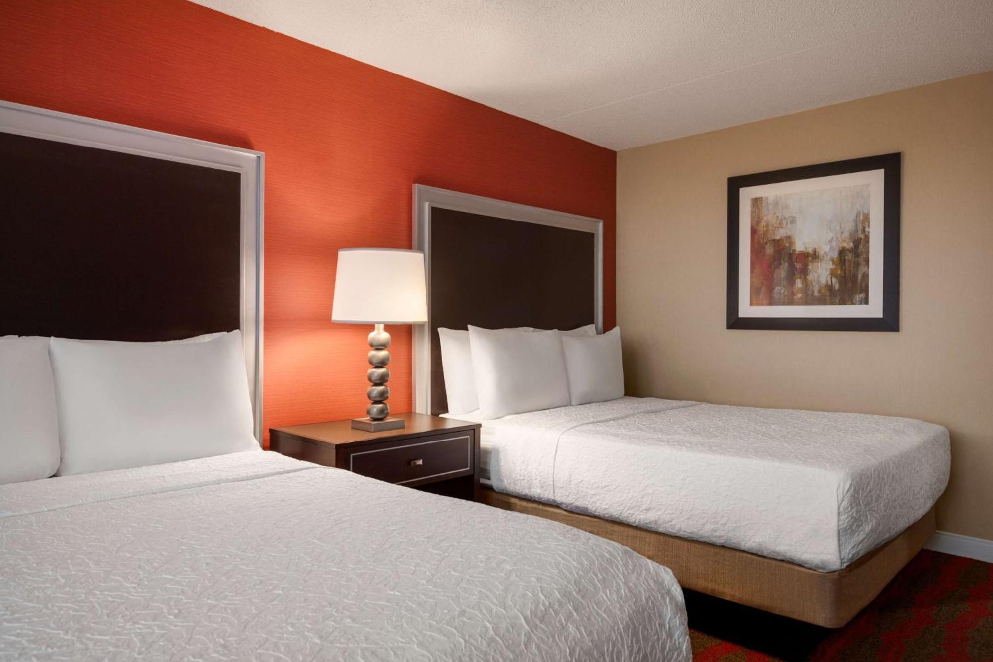 Doubletree By Hilton New York-laguardia 3*