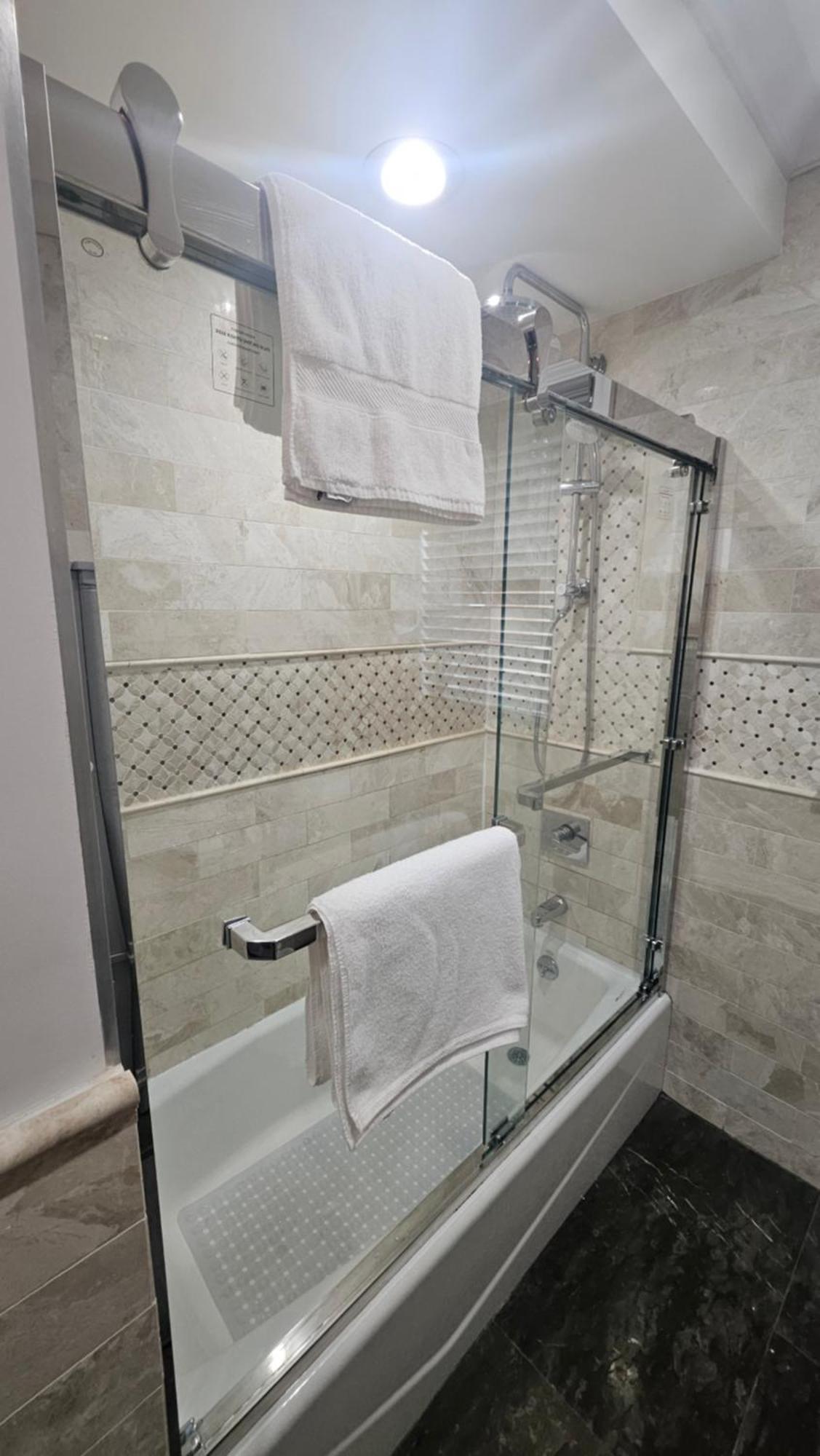 Privatunterkunft Luxury Hotel-style In Queens, New York