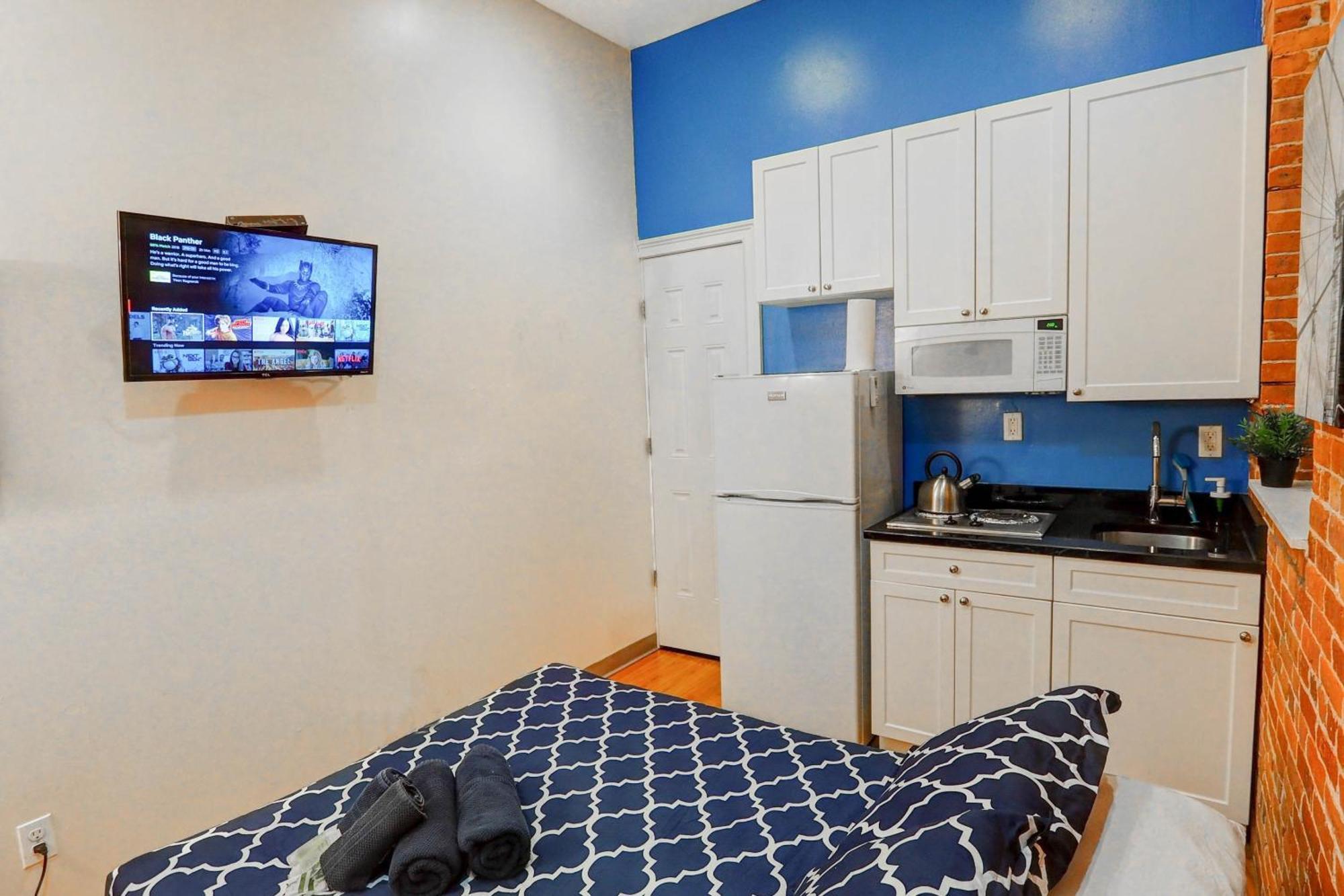 Metropolitan Manhattan Apartment