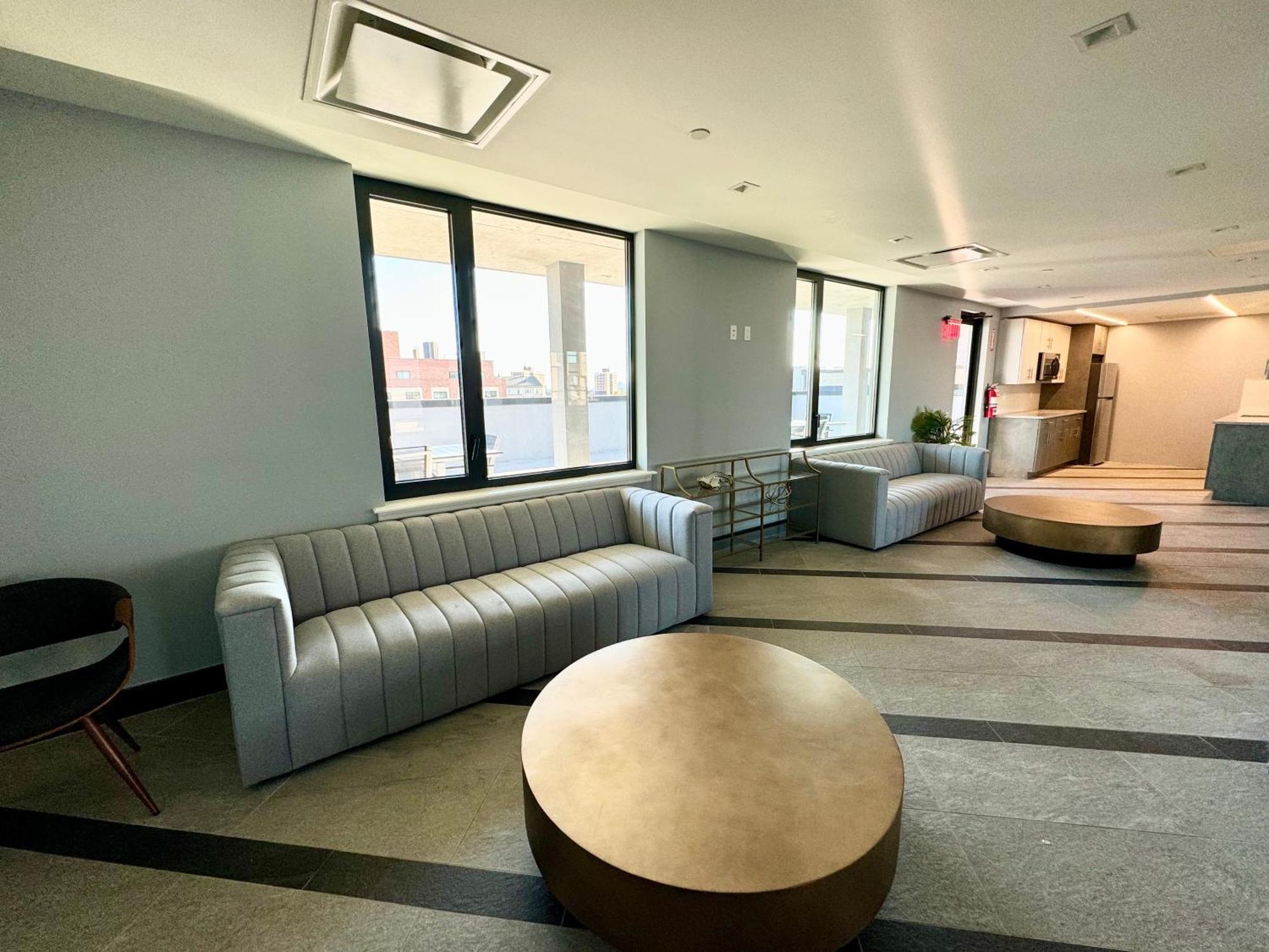 Peaceful Quiet Spacious New Modern Penthouse 3-bedroom With A Balcony * New York