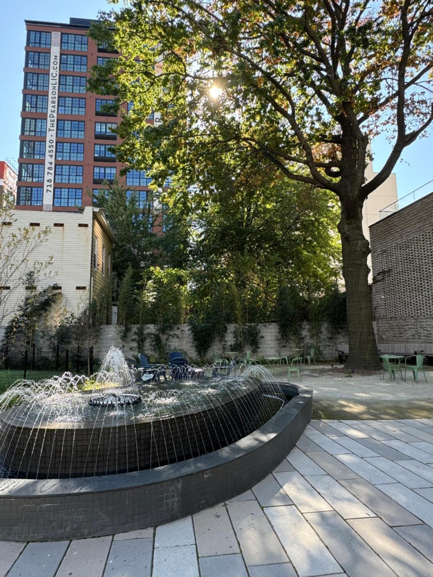 Beautiful Luxury Fantastic Manhattan Skyline View One Bedroom Apartment *
