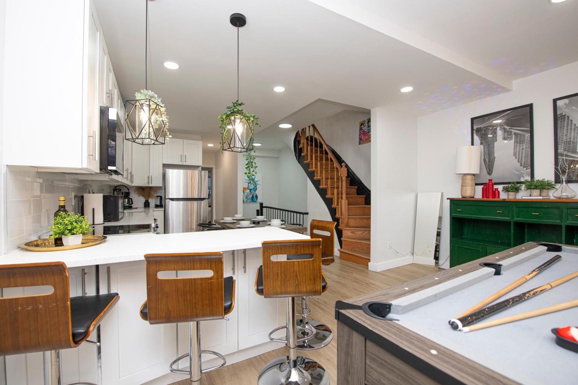 Sophisticated 4 Bedroom Duplex In The Heart Of Midtown *