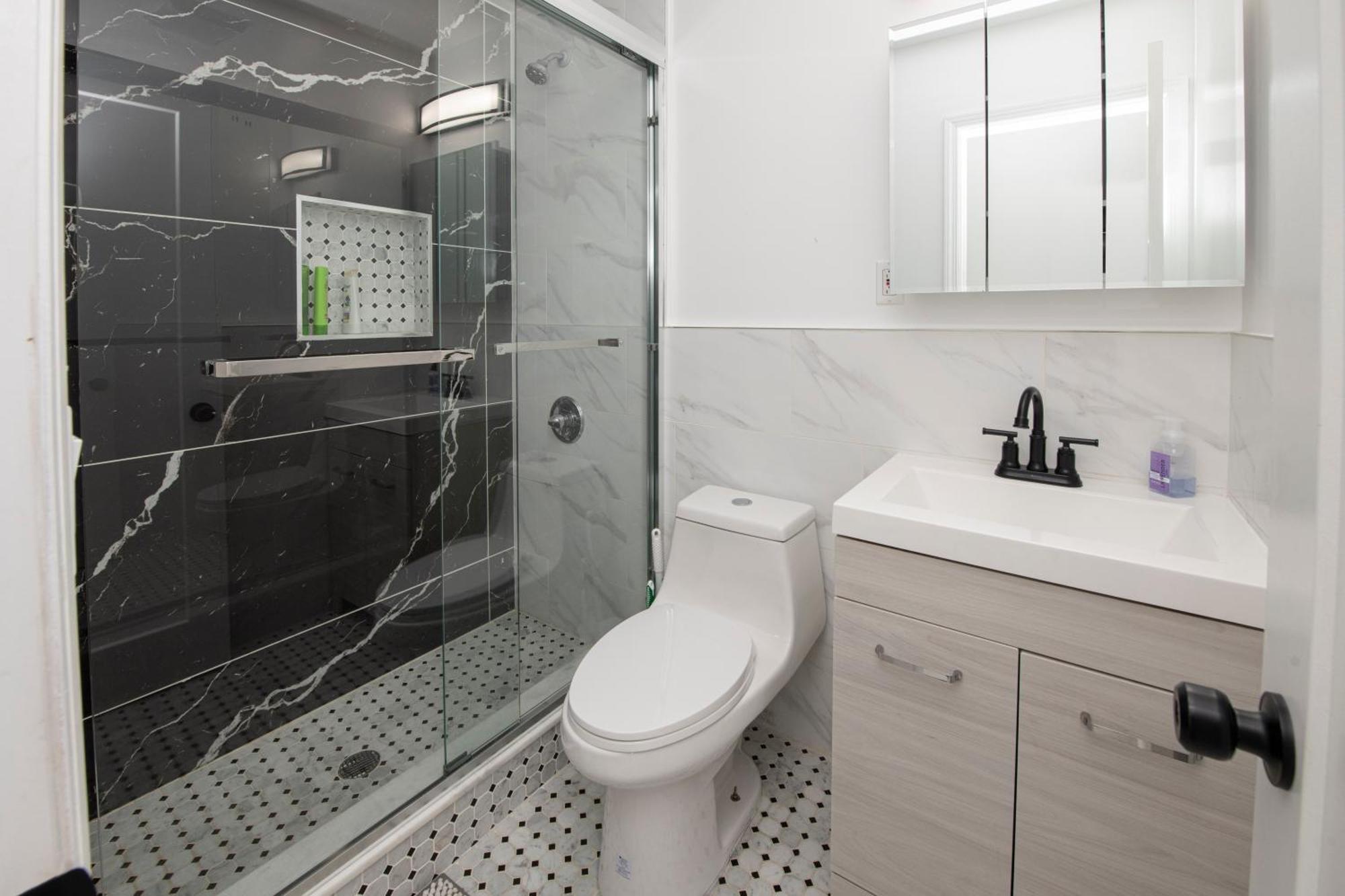 Sophisticated 4 Bedroom Duplex In The Heart Of Midtown Apartment