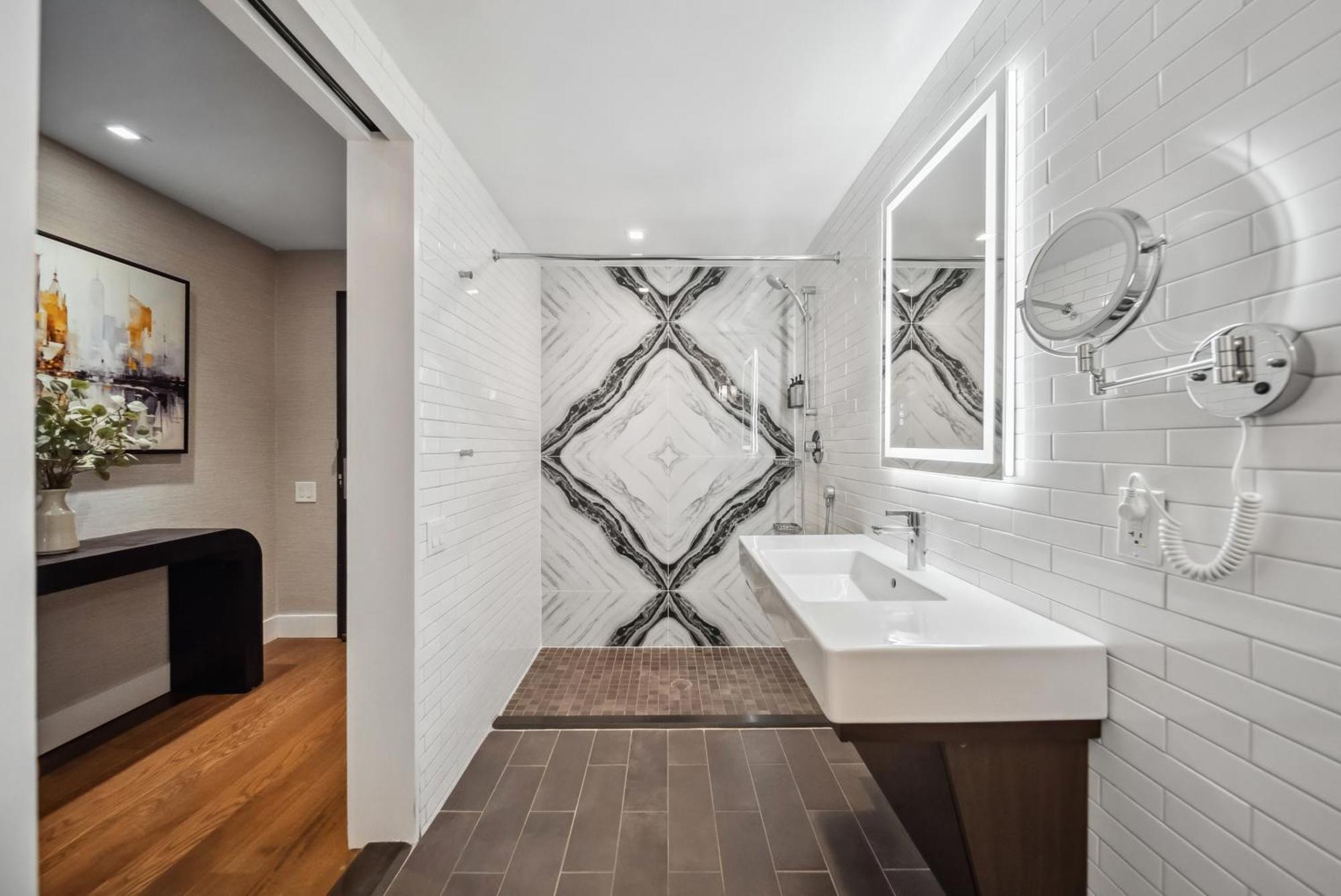 Hotel Lexington Plaza 4*