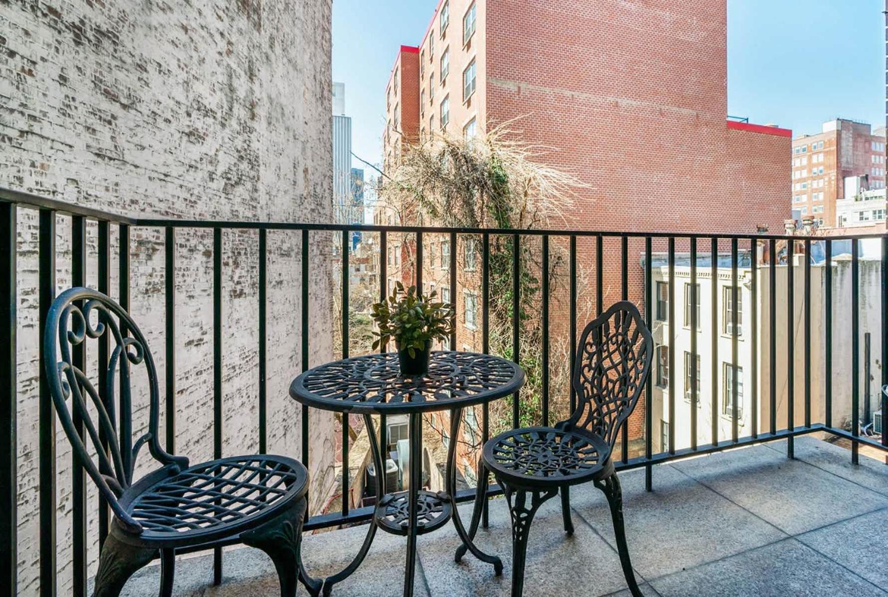 Apartment 809-4b Balcony W D Prime Location *