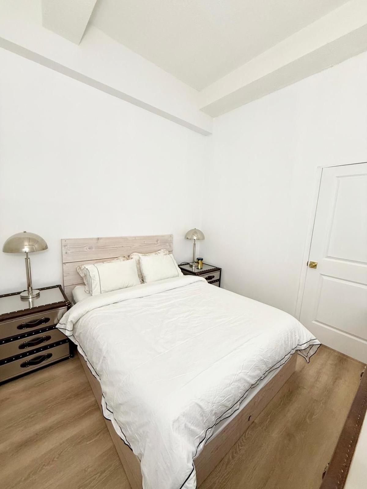 Great 2 Bed Great Location Nye Apartment