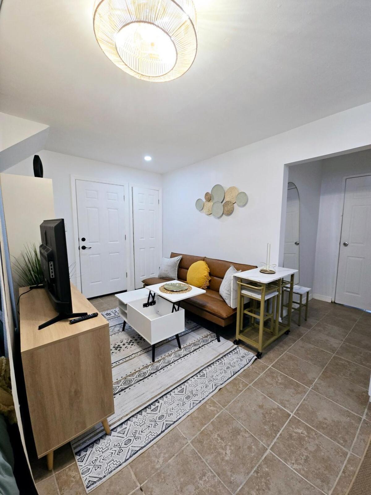 Apartment Ally's Away