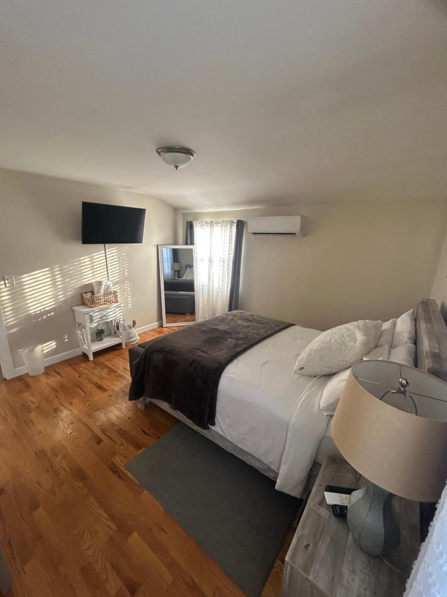 Chic Modern Bedroom 5 Mins From Jfk Privatunterkunft New York