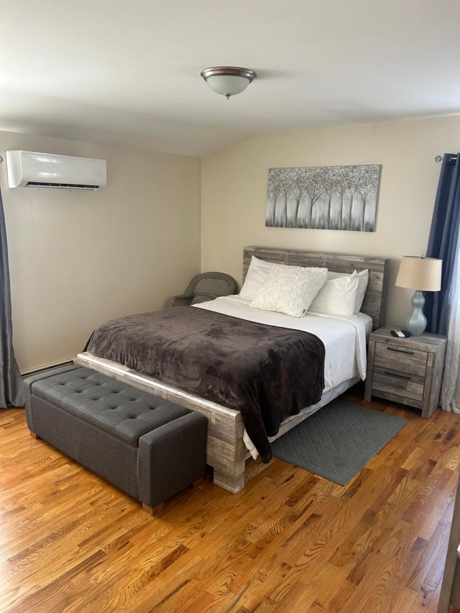 Chic Modern Bedroom 5 Mins From Jfk *