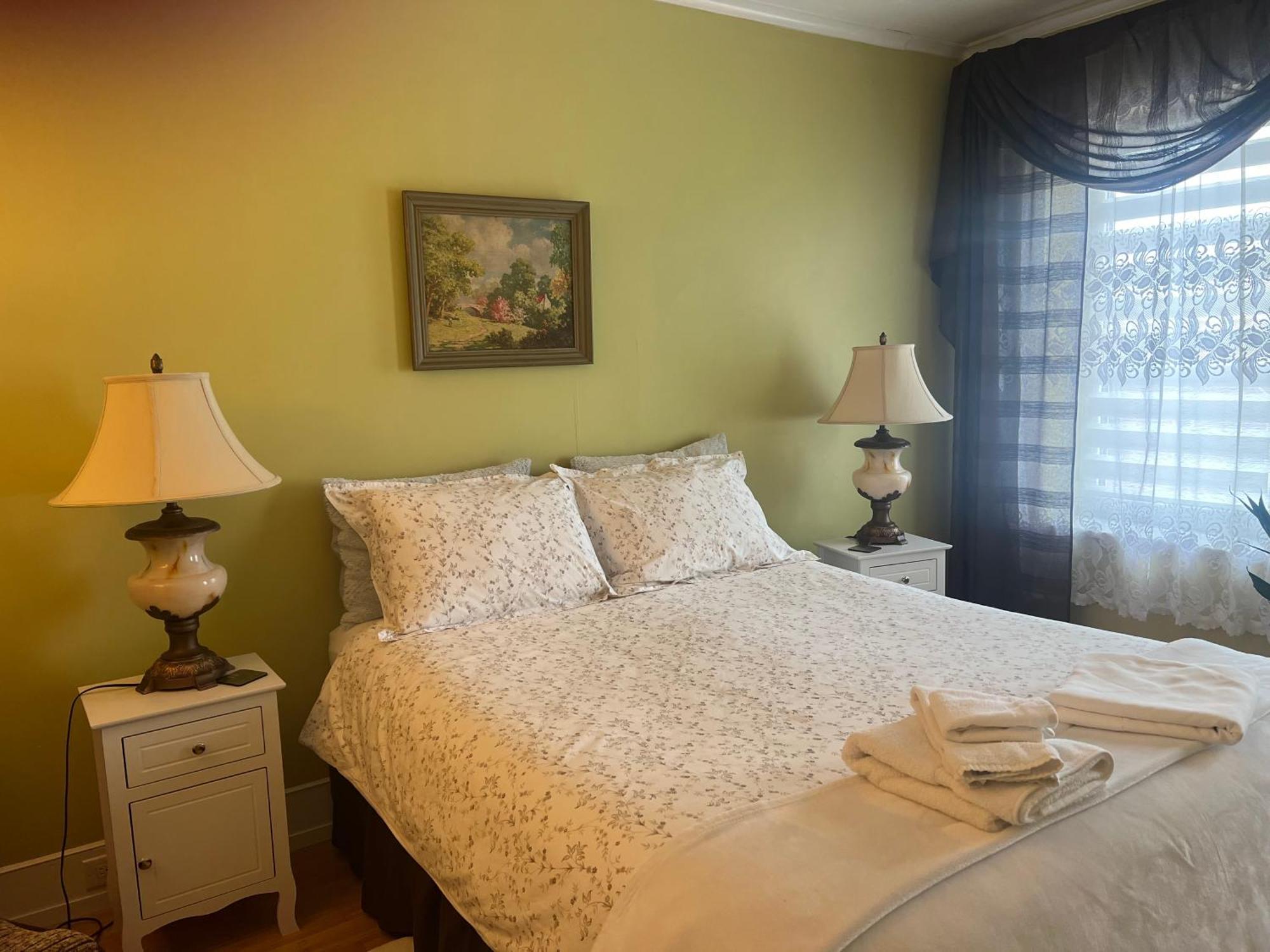 Comfort In Brooklyn - Shared With A Host House Spaces Homestay