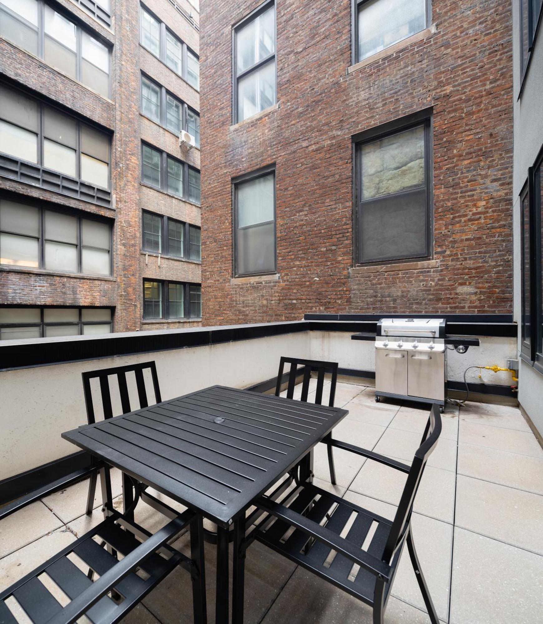 Stunning With Patio In Manhattan *