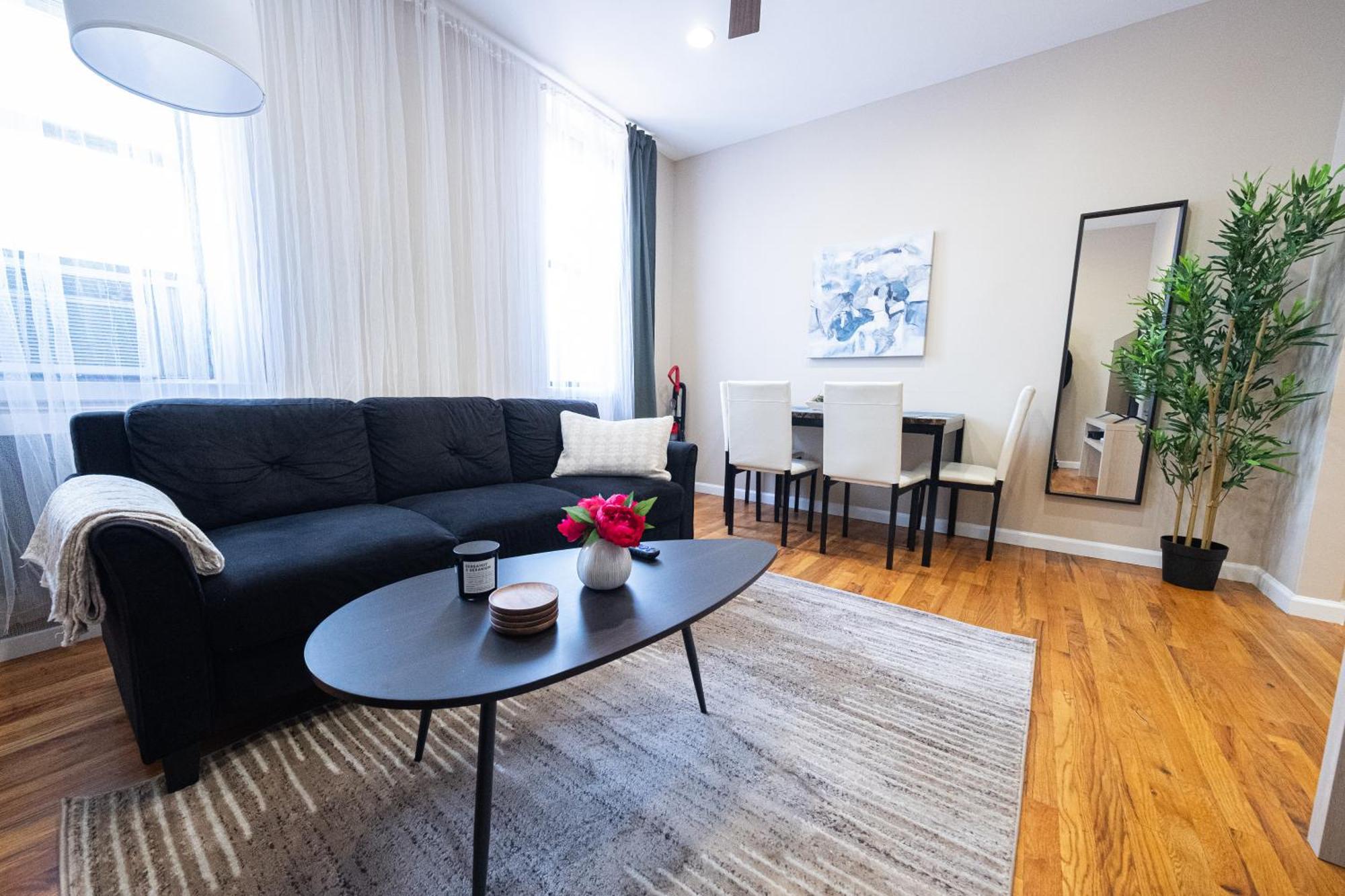 3 Bedroom In Manhattan Apartment *