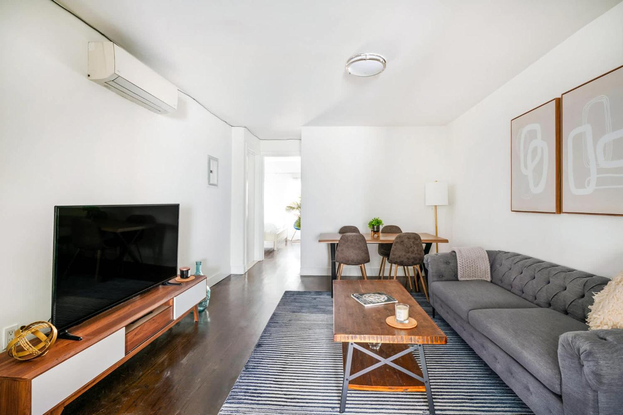 39-3 Newly Renovated 3 Bedroom Prime Midtown Sleeps 6 * New York