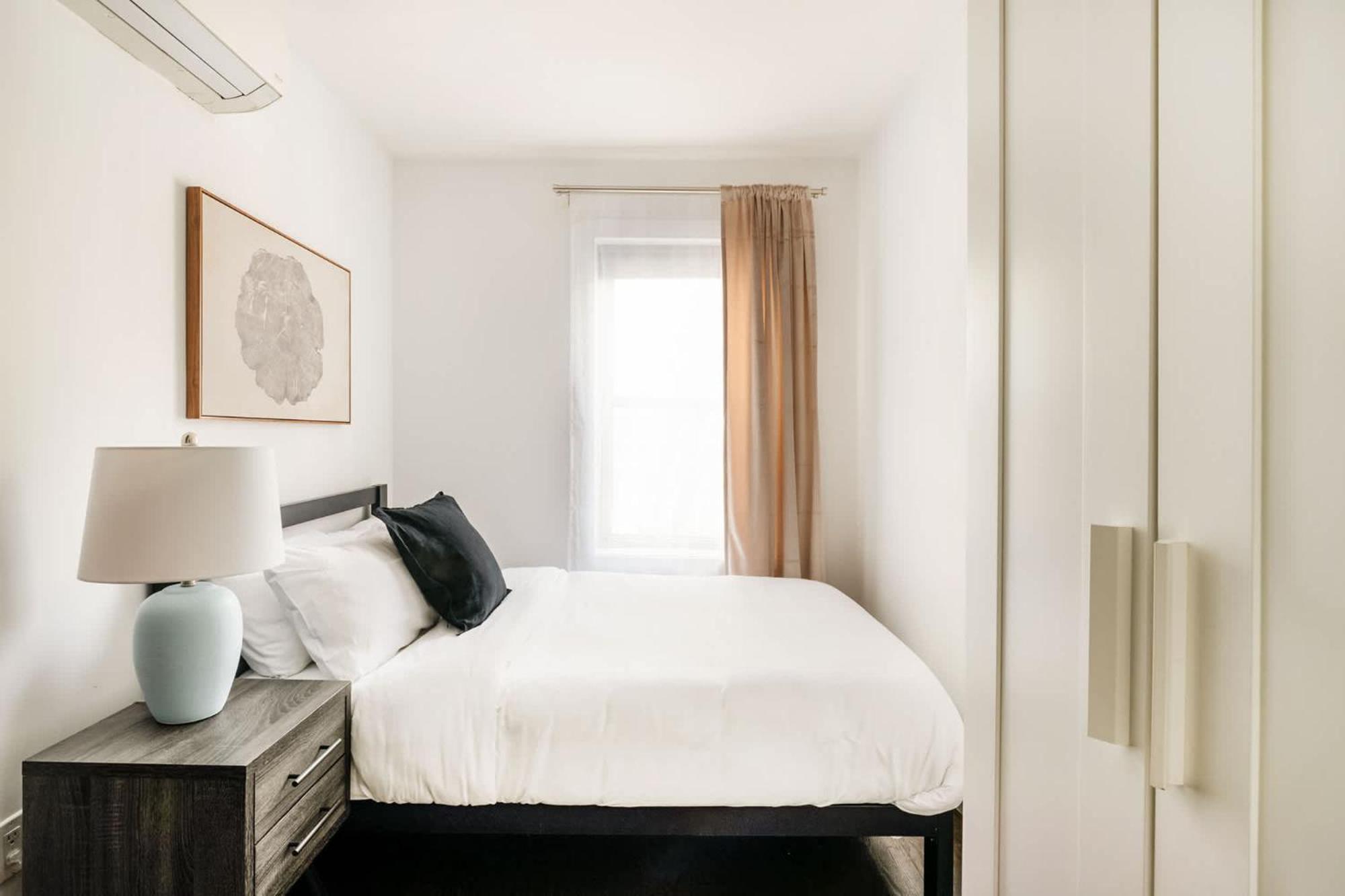 39-2 Renovated 3br Prime Hudson Yards Area Apartment